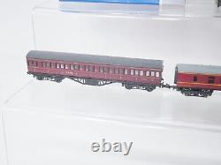 30 x N Gauge Coaches & Wagons Graham Farish, Peco etc