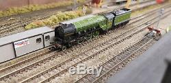 Farish 372-385 Class A2'A H Peppercorn' LNER Apple Green Locomotive