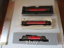 Graham Farish (14-2578) N Gauge Class 87 Wiston Churchill Loco & 2 Coaches Boxed