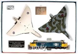 Graham Farish 370-375 Avro Vulcan Set. XH558