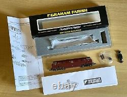 Graham Farish 371-600 Class 42 Warship Loco BR Maroon SYP D817 Foxhound, N Gauge