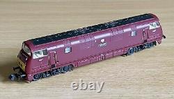 Graham Farish 371-600 Class 42 Warship Loco BR Maroon SYP D817 Foxhound, N Gauge