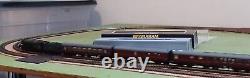 Graham Farish 372-600 N Gauge V2 60800'green Arrow' B. R. Green Late Crest