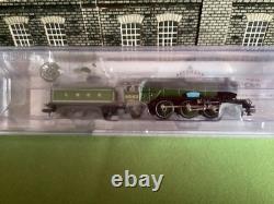 Graham Farish 372-611 N Gauge LNER V2'Kings Own Yorkshire Light Infantry' Lined