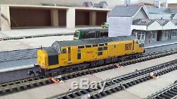 Graham Farish Class 97 (ex-37) No. 97302 Network Rail + Coaches