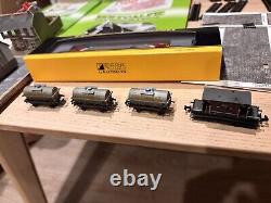 Graham Farish Gauge Class 57/3 57301 Virgin Trains Scott Tracy & Wagons Building