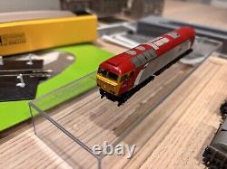 Graham Farish Gauge Class 57/3 57301 Virgin Trains Scott Tracy & Wagons Building