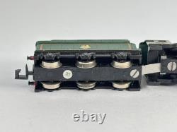 Graham Farish N GAUGE 1415 King Class KING JOHN in BR Green