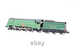 Graham Farish N Gauge 1503 Southern Green 4-6-2 Merchant Navy Class No. 21C17'Be