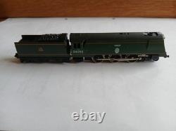Graham Farish N Gauge 1505 Battle of Britain Class Spitfire 34066 in BR Green