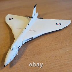 Graham Farish N Gauge Avro Vulcan XH558 Train Pack (370-375)