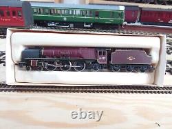 Graham Farish N Gauge, BR red Duchess Class, Duchess of Hamilton