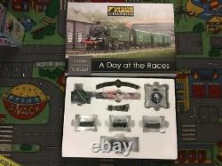 Graham Farish N Gauge Day At The Races Train Set brand new in the box