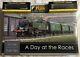 Graham Farish N Gauge Day At The Races Train Set plus Extra Coaches