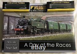 Graham Farish N Gauge Day At The Races Train Set plus Extra Coaches
