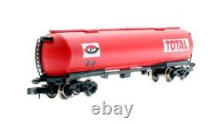 Graham Farish N Railfreight Class 33 205 Diesel Loco With Pair Of Tank Wagons