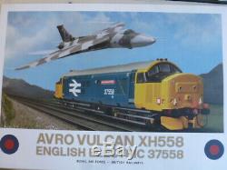 Graham Farish Vulcan 370-375 Avro Vulcan XH558 Class 37 Collectors Pack N Gauge