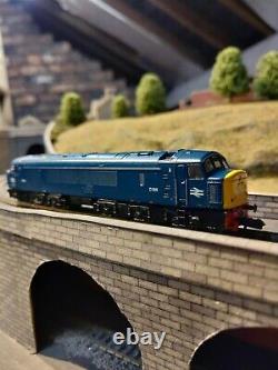 Graham Farish n gauge class 46 diesel locomotive BR Blue livery D186. 371-587