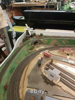 N Gauge Layout Including Locos & Rolling Stock